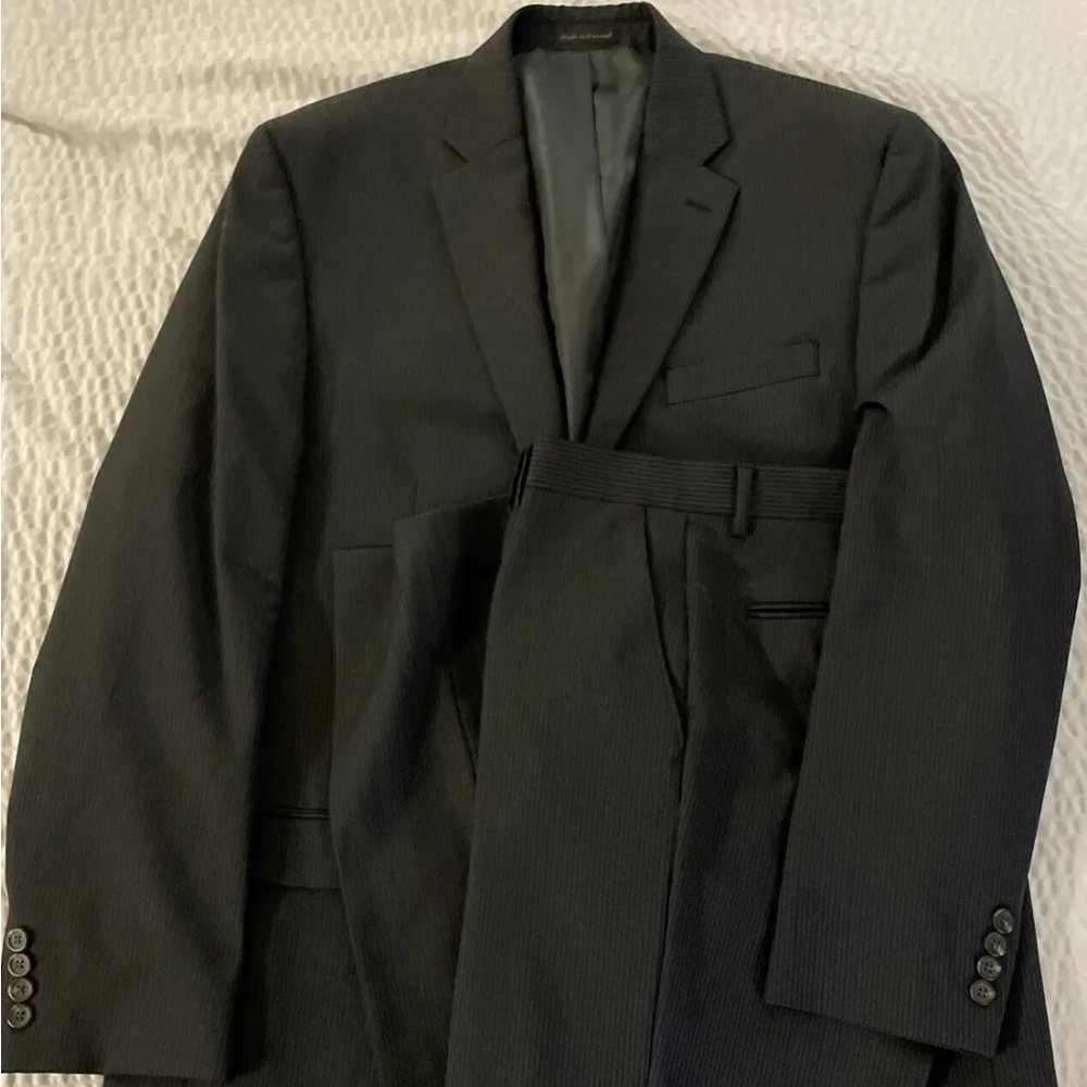 CHAPS‎ Fine stripe Flat Front Suit In Charcoal Size 42 L